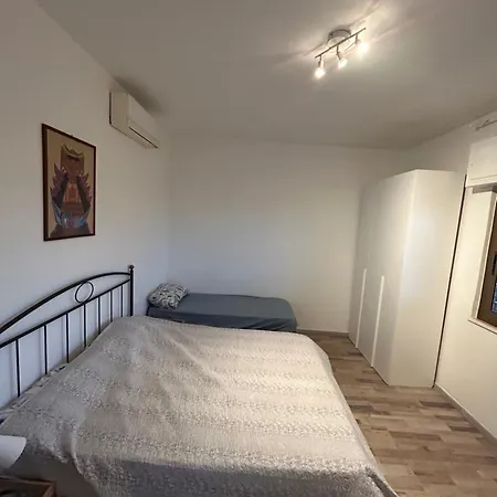 Daire A C Tourist *